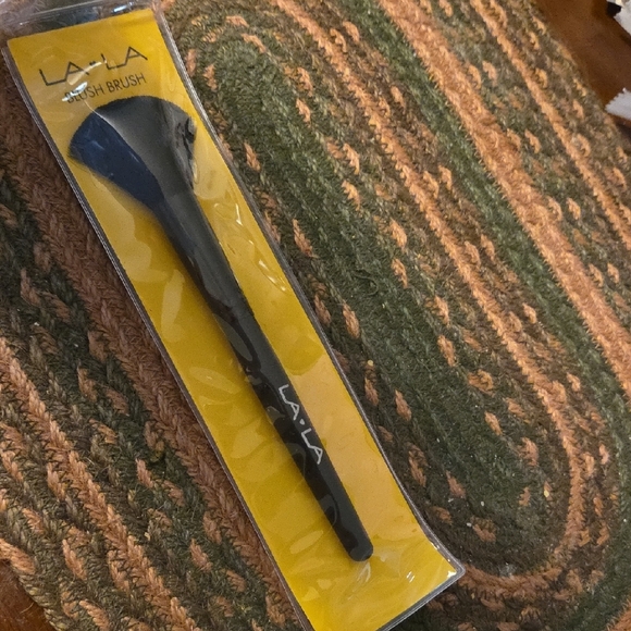 Black Blush Or Powder Makeup Brush NIP - Picture 1 of 1